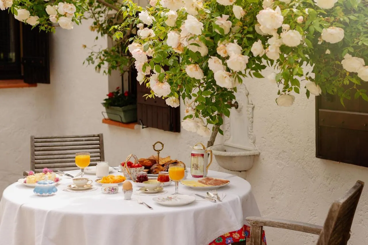 La Pierre Rouge Bed & Breakfast Floressas