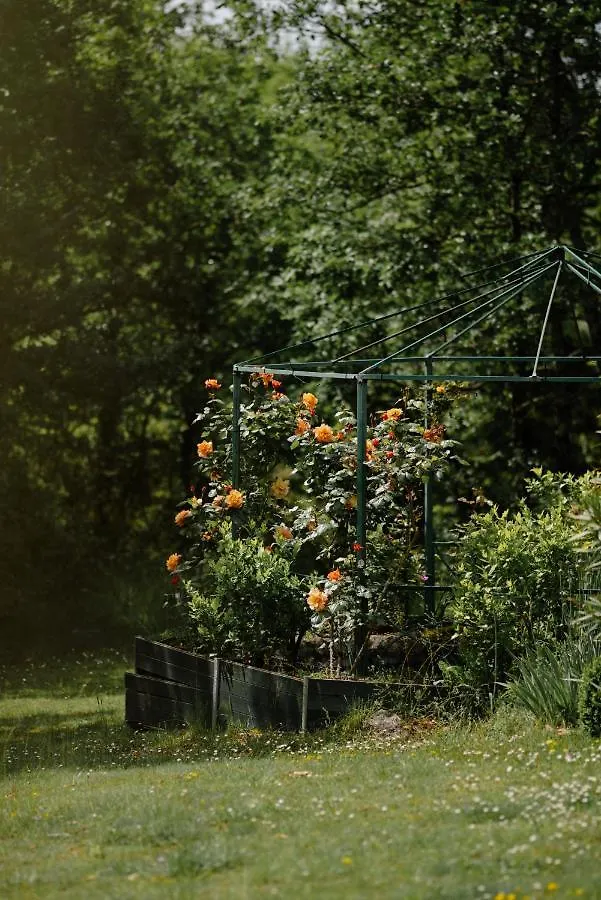 La Pierre Rouge Bed & Breakfast Floressas