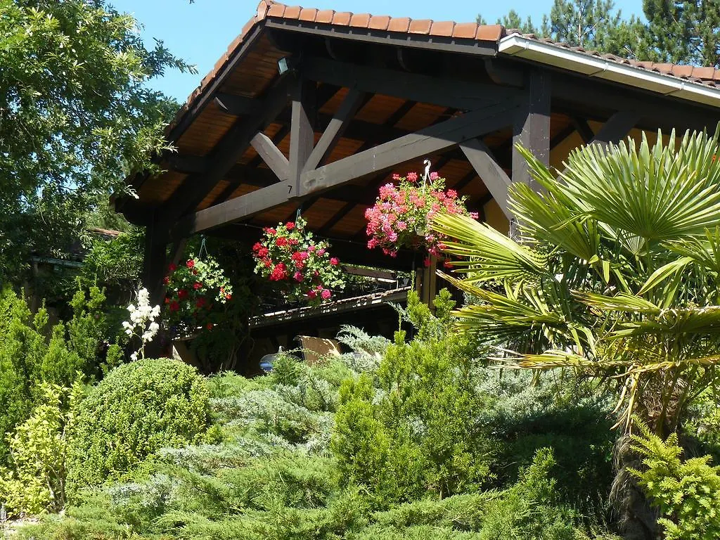 La Pierre Rouge Bed & Breakfast Floressas